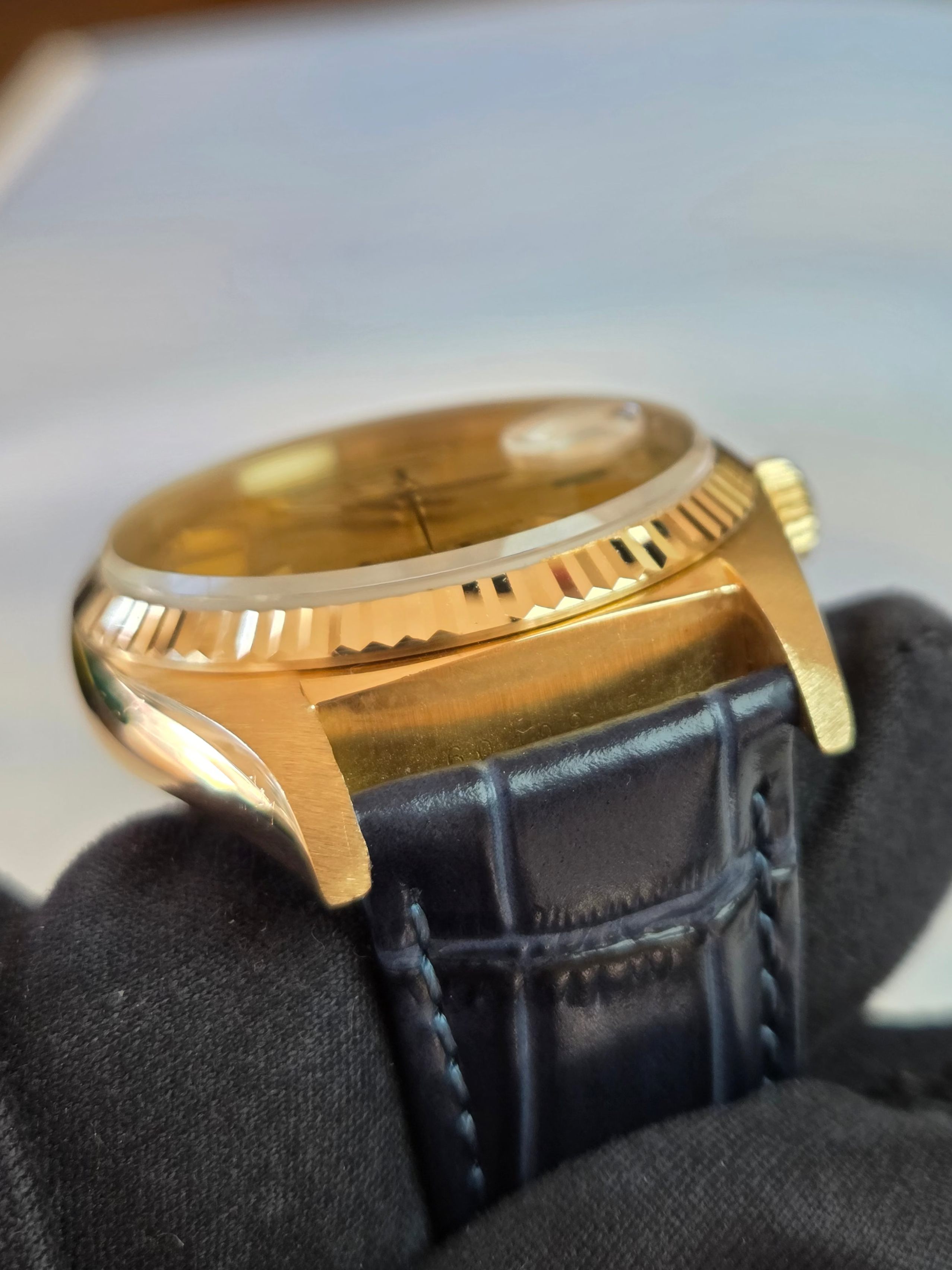 Rolex Day-Date 36 (Ref. 18038) – Striking Champagne Linen Dial!