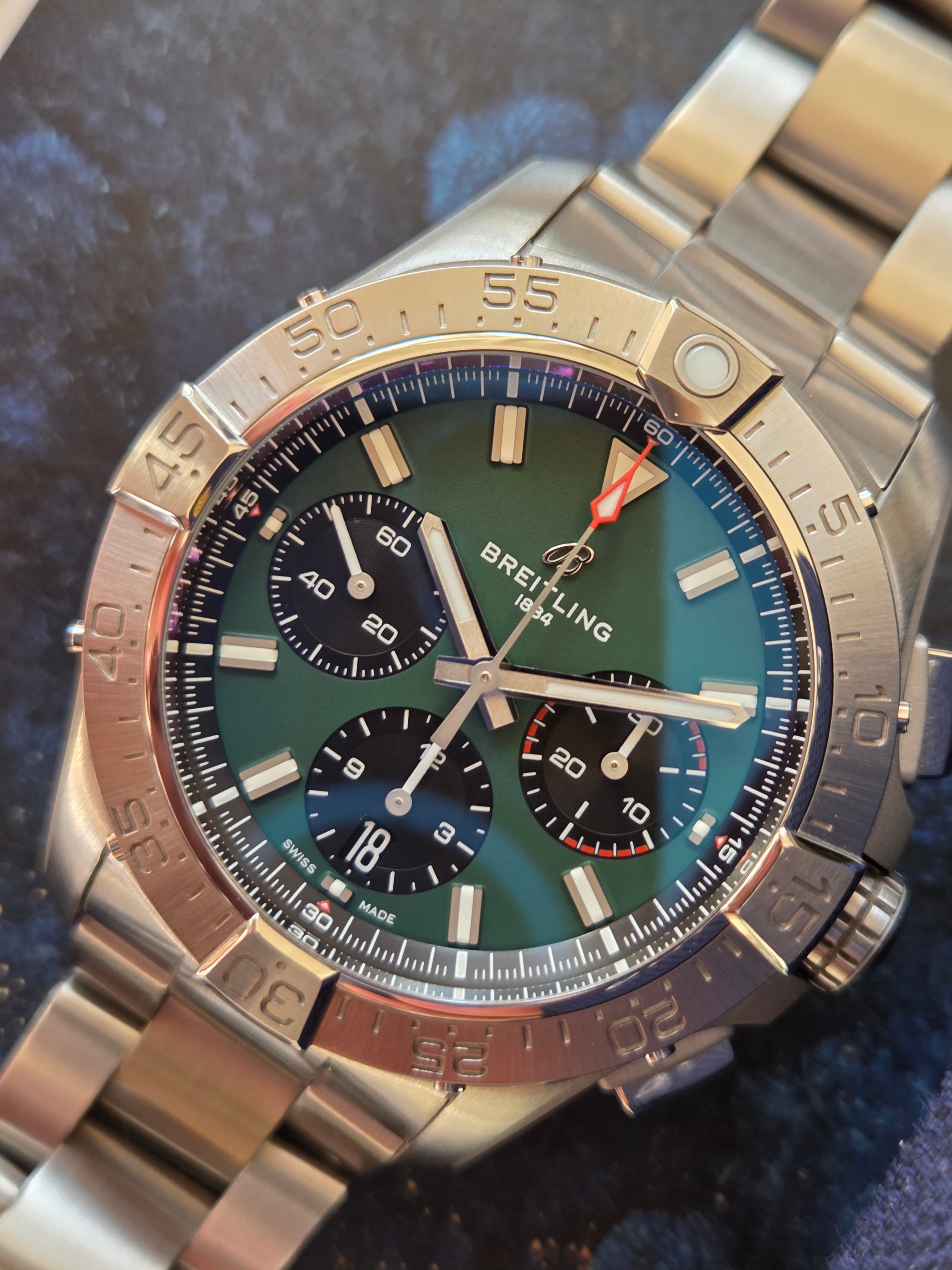 Breitling Avenger B01 Chronograph 42 | Green Dial | Ref: AB0146 | 2026 | warranty till 2034!