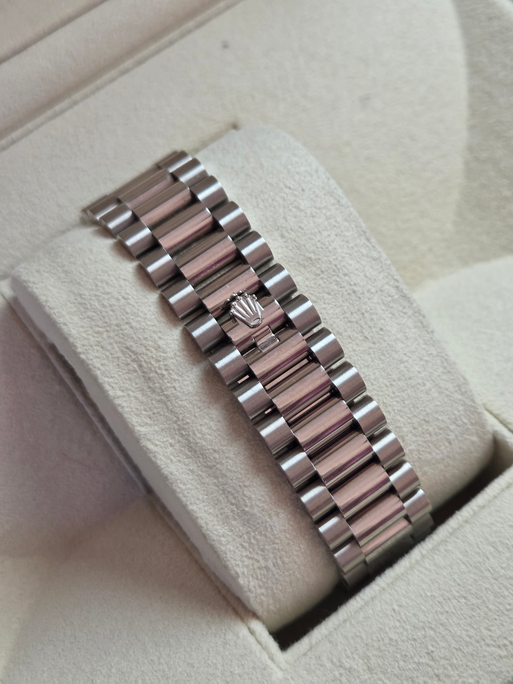 Rolex Day-Date 40 Ref. 228239 – Slate Dial (18k White Gold) – Full Set 2023