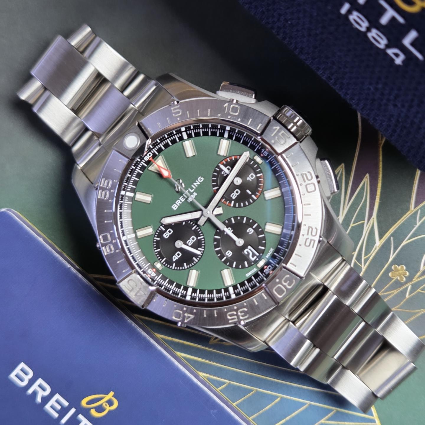 Breitling Avenger B01 Chronograph 42 | Green Dial | Ref: AB0146 | 2026 | warranty till 2034!