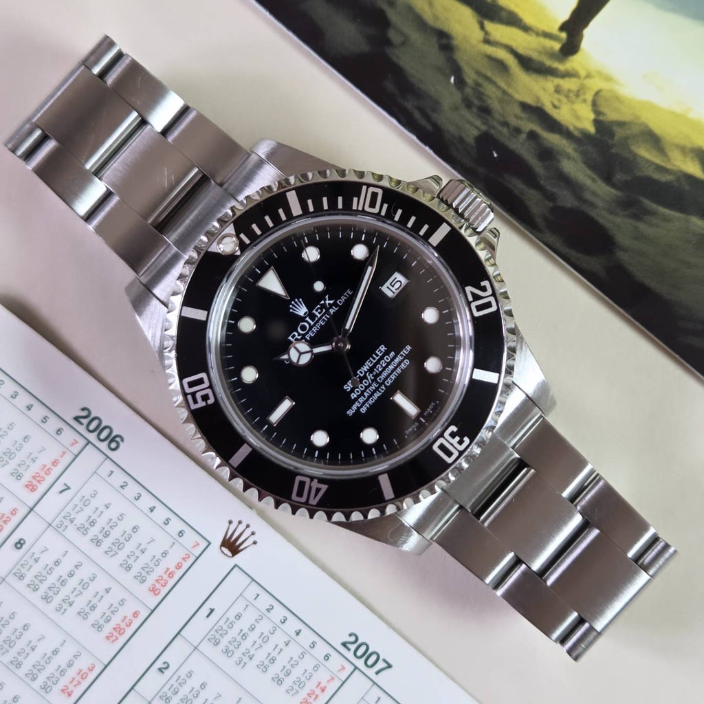 Rolex Sea-Dweller 4000 (Ref. 16600) – 2006 - No holes case with Box & Papers