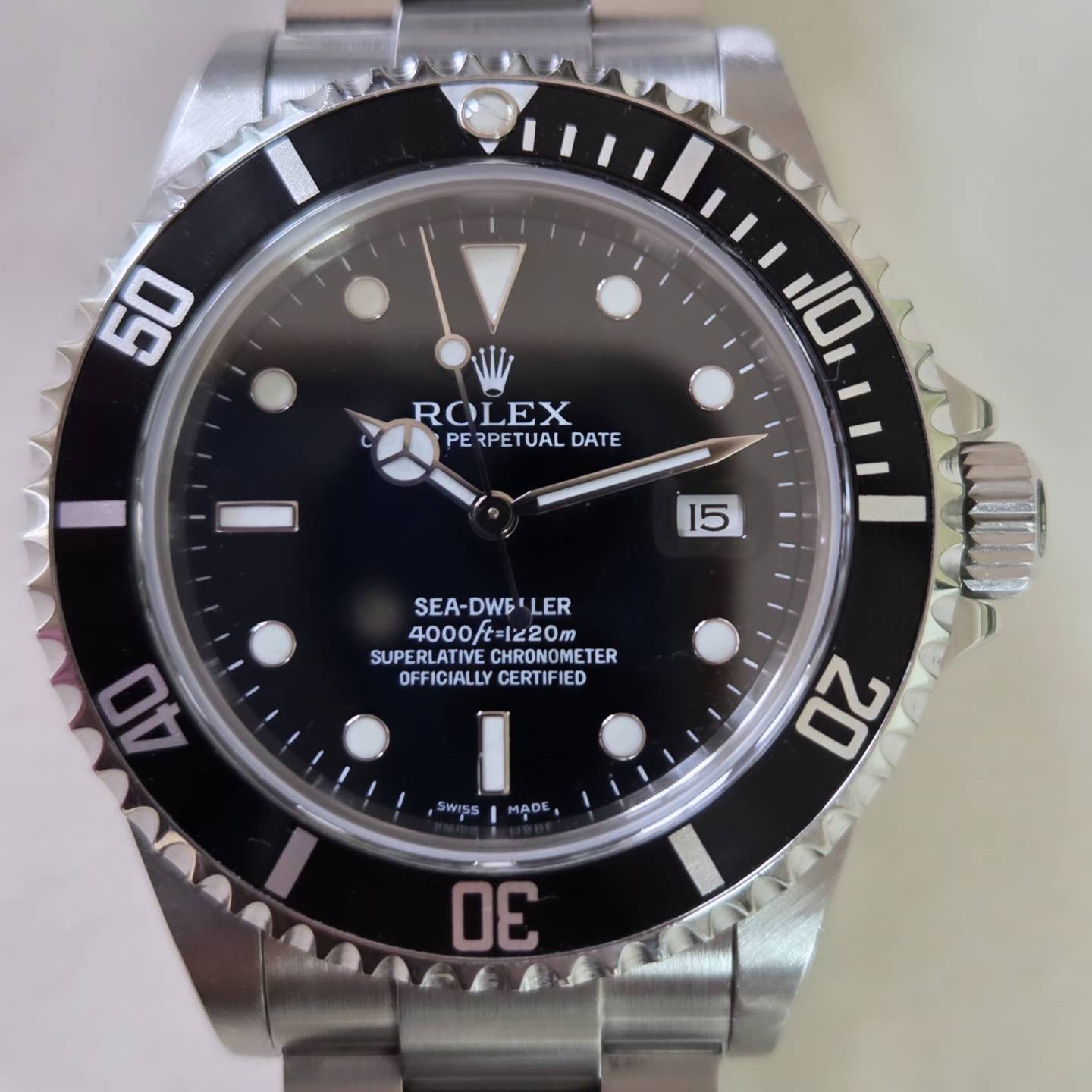 Rolex Sea-Dweller 4000 (Ref. 16600) – 2006 - No holes case with Box & Papers