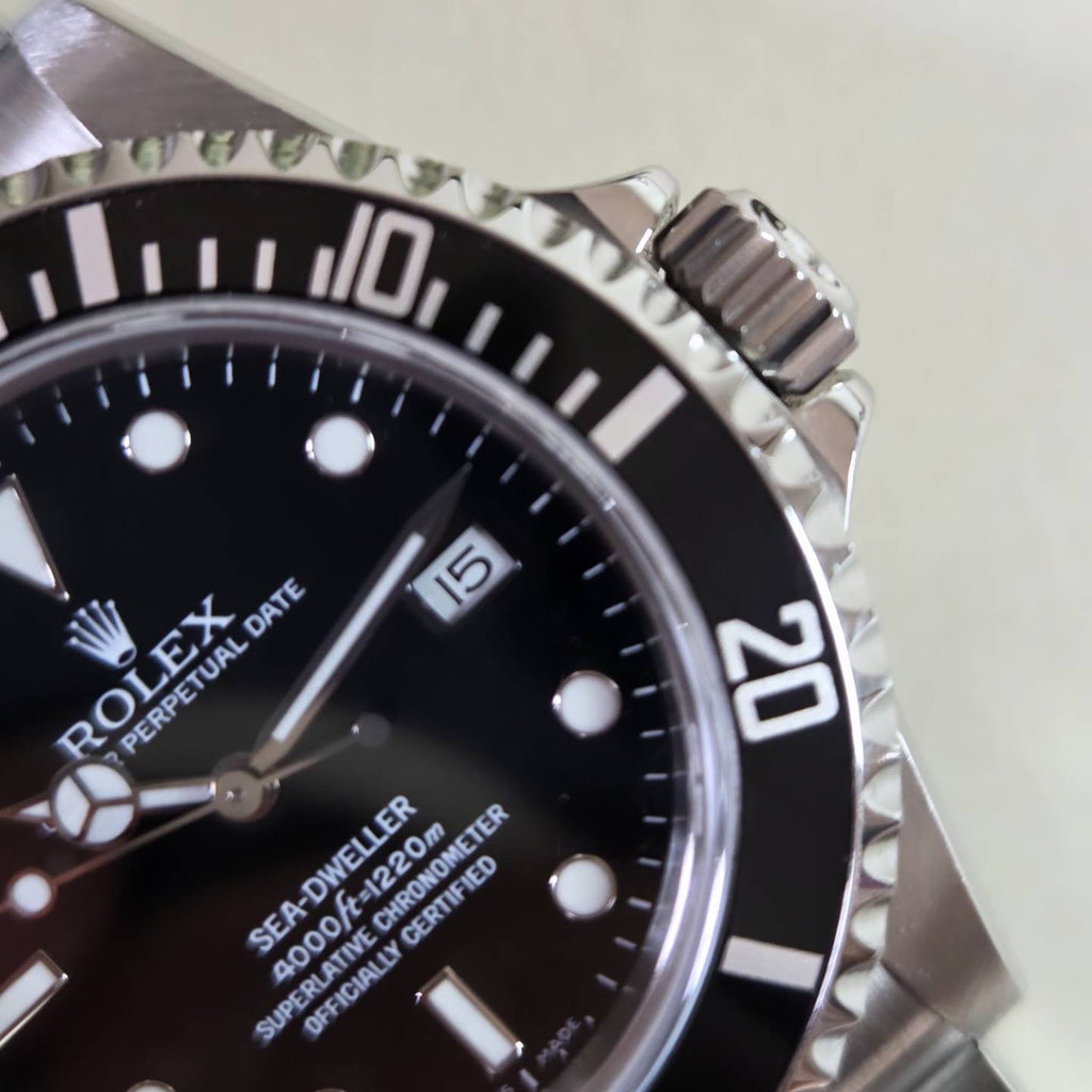Rolex Sea-Dweller 4000 (Ref. 16600) – 2006 - No holes case with Box & Papers