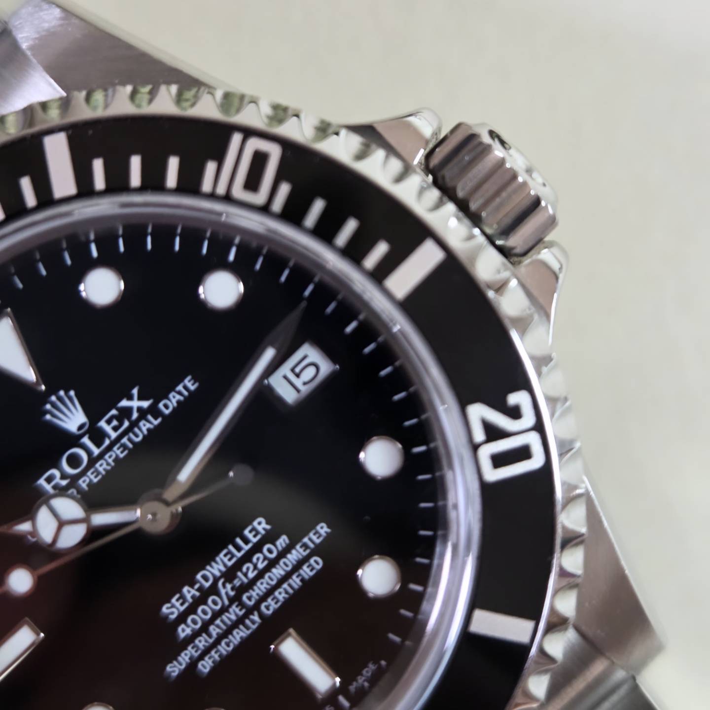 Rolex Sea-Dweller 4000 (Ref. 16600) – 2006 - No holes case with Box & Papers
