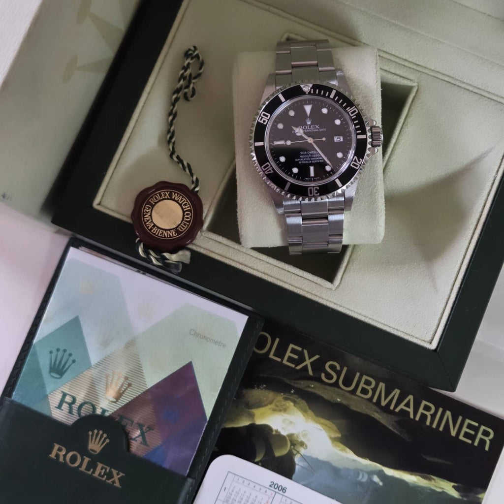 Rolex Sea-Dweller 4000 (Ref. 16600) – 2006 - No holes case with Box & Papers