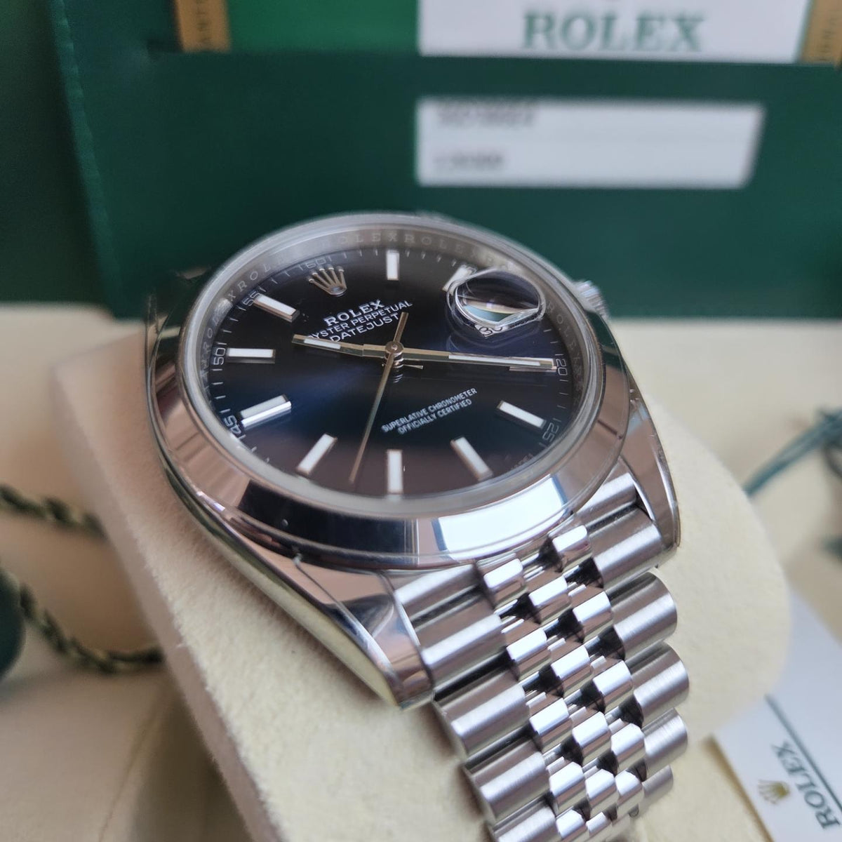 Rolex Datejust 41 – Sunburst Blue Dial (Ref. 126300)&nbsp;Mint Condition | Complete protection stickers | Full Set 2018!