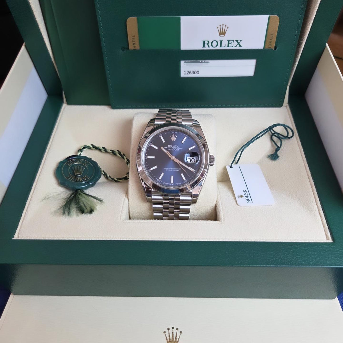 Rolex Datejust 41 – Sunburst Blue Dial (Ref. 126300)&nbsp;Mint Condition | Complete protection stickers | Full Set 2018!
