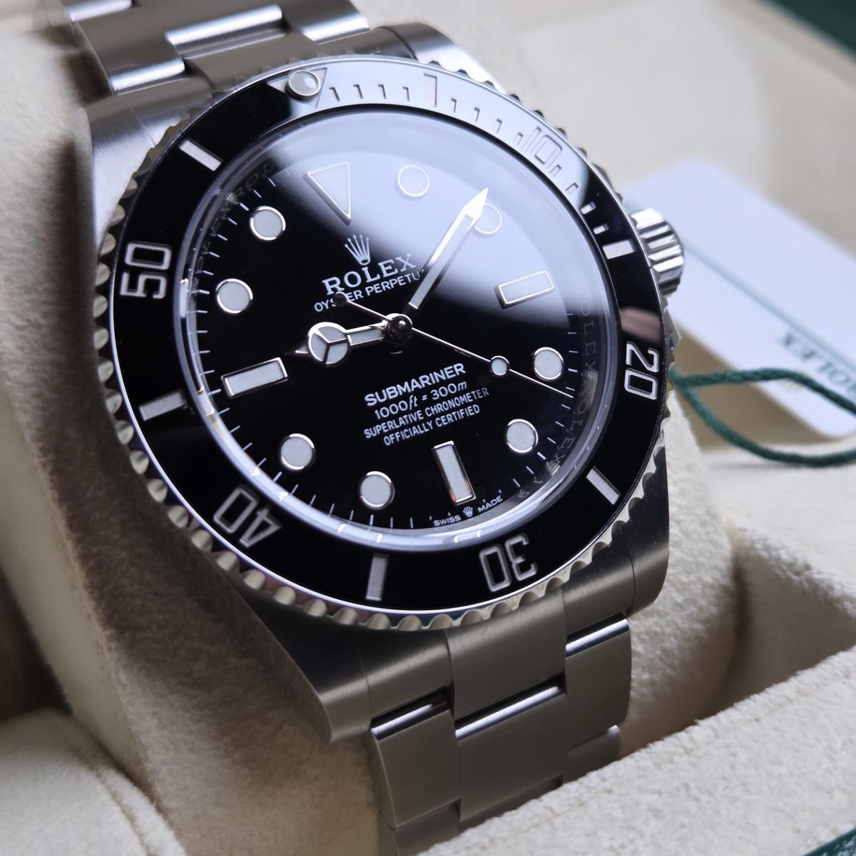 Rolex Submariner No-Date (Ref. 124060) – Box and Papers 2022!