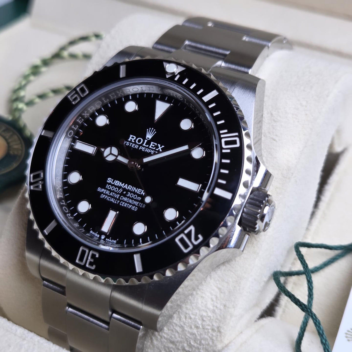 Rolex Submariner No-Date (Ref. 124060) – Box and Papers 2022!
