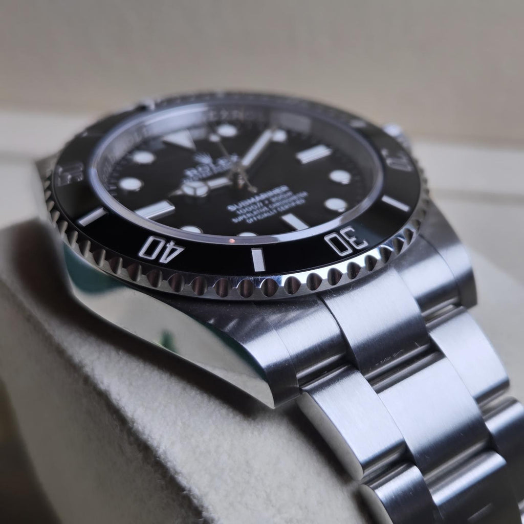 Rolex Submariner No-Date (Ref. 124060) – Box and Papers 2022!
