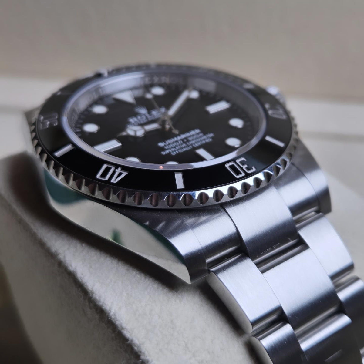 Rolex Submariner No-Date (Ref. 124060) – Box and Papers 2022!