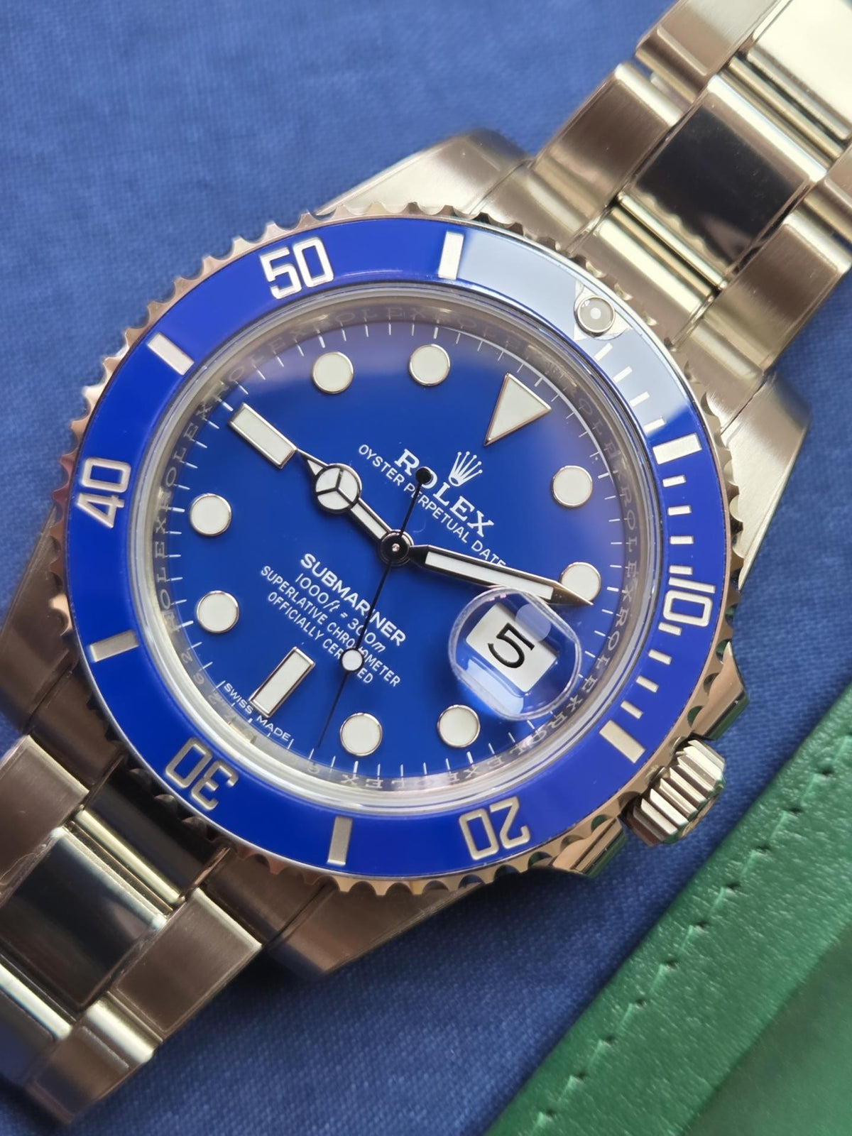 Discontinued - Rolex Submariner Date White Gold "Smurf" (Ref. 116619LB) – Complete Full Set 2020!