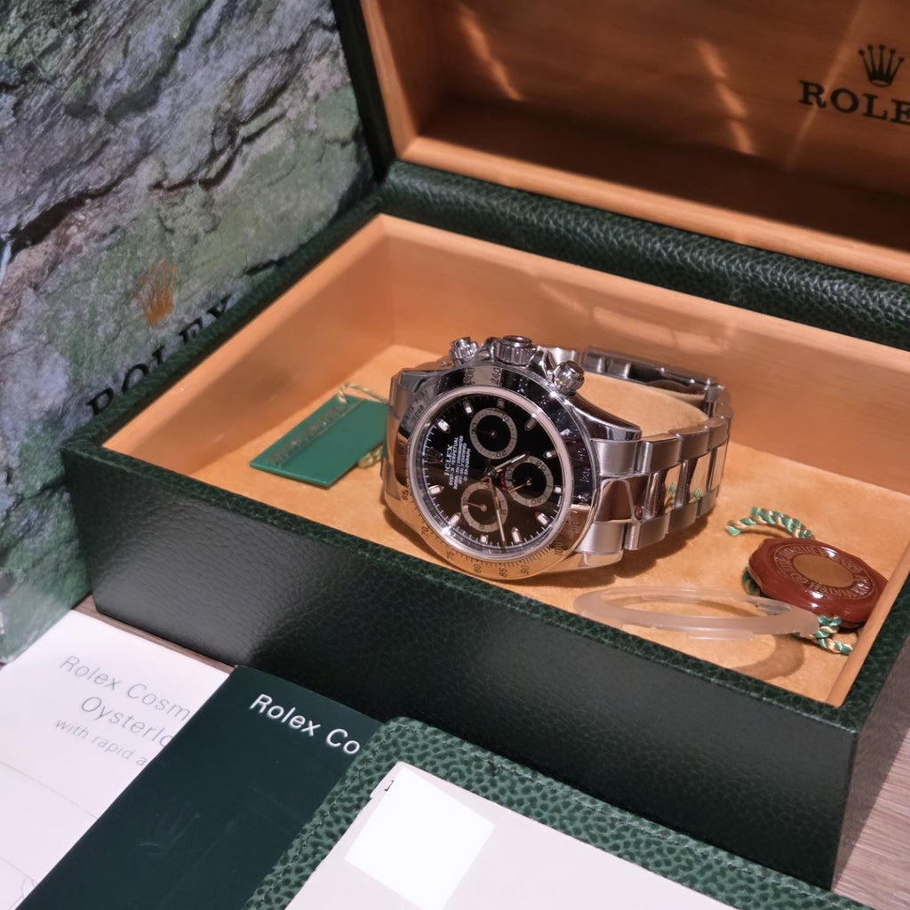 Rolex Daytona 116520 Black Dial – in excellent condition - Box and Papers Dated 2002 📜